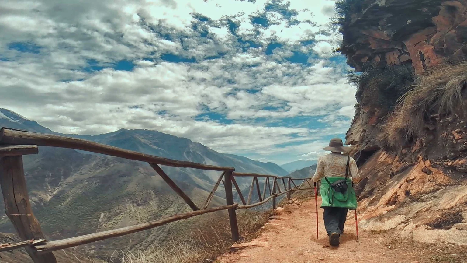 Panoramic view of the Apurímac Canyon during the Choquequirao Trek 5 Days Classic with Pacha Perú Explorers.
