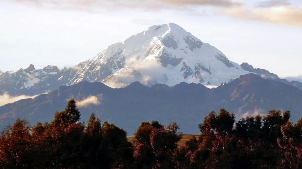 Panoramic viewpoint of the Sacred Valley from Intipunku near Ollantaytambo, Cusco.