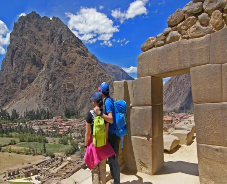 Tour Machu Picchu and Rainbow Mountain 5 days with travelers in the Sacred Valley