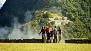 Golden sunrise over the Choquequirao ruins during the Choquequirao Trek 5 Days Classic with Pacha Perú Explorers.