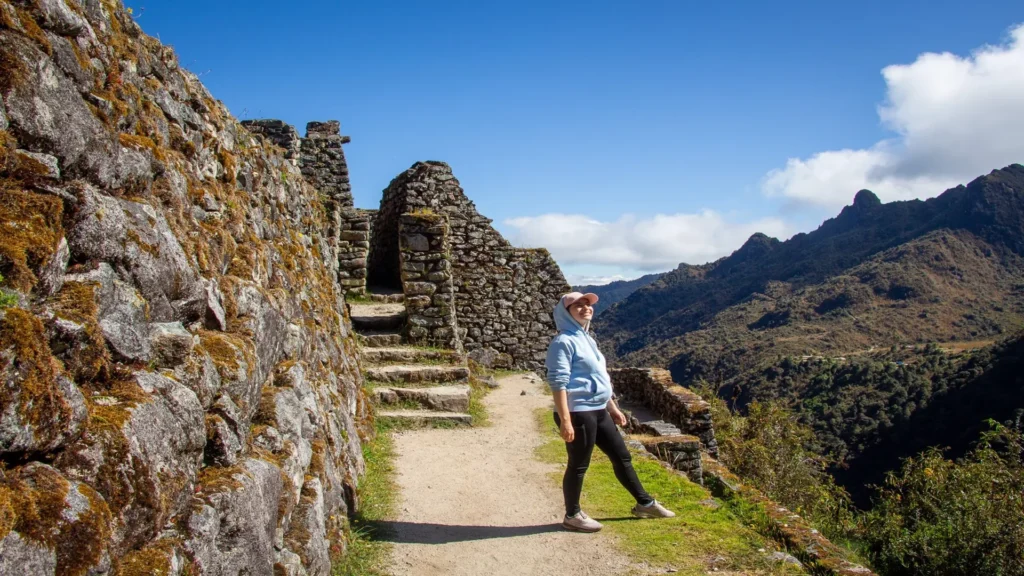 Travelers visiting Wiñay Wayna ruins during the Inca Trail One Day Tour with Pacha Perú Explorers