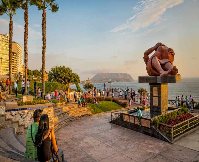 Love Park in Miraflores during the City Tour Lima with Pacific Ocean views – Pacha Peru Explorers